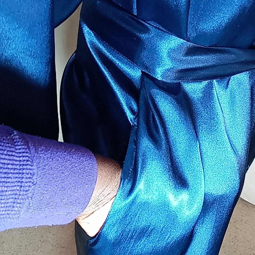 Morgan Taylor Robe - Picture 2 of 4